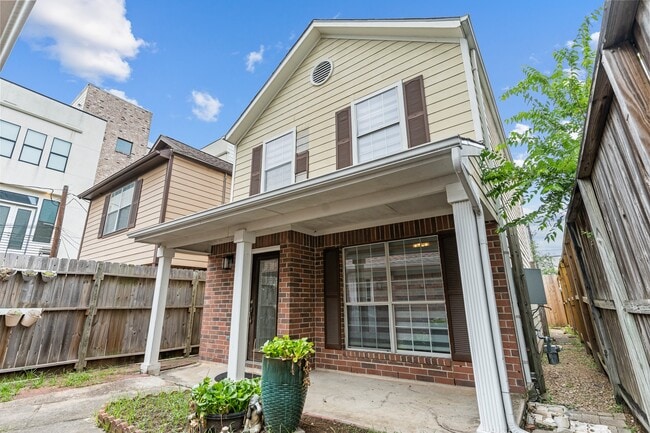 Building Photo - 1008 Robin St