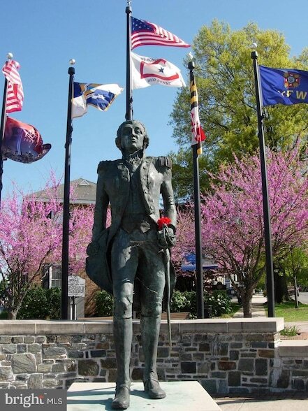 Building Photo - 421 Concord St