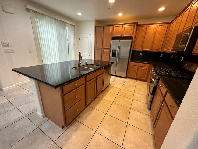 Building Photo - Beautiful 4 Bedroom, 3 Bath Mountain House...