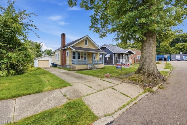 Building Photo - 975 Corwin Ave