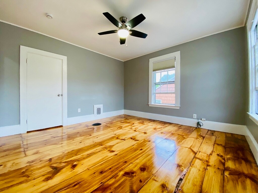 Building Photo - 18 Montvale Ave
