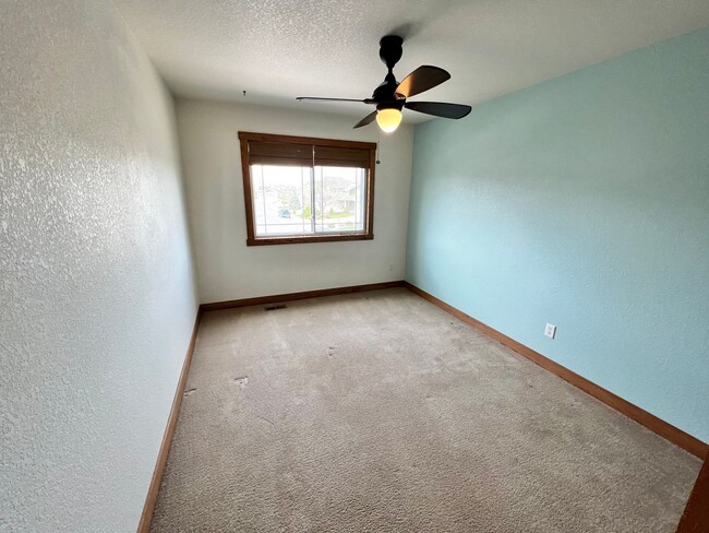 Building Photo - 3 bed, 3 bath Home in Poudre Overlook Neig...