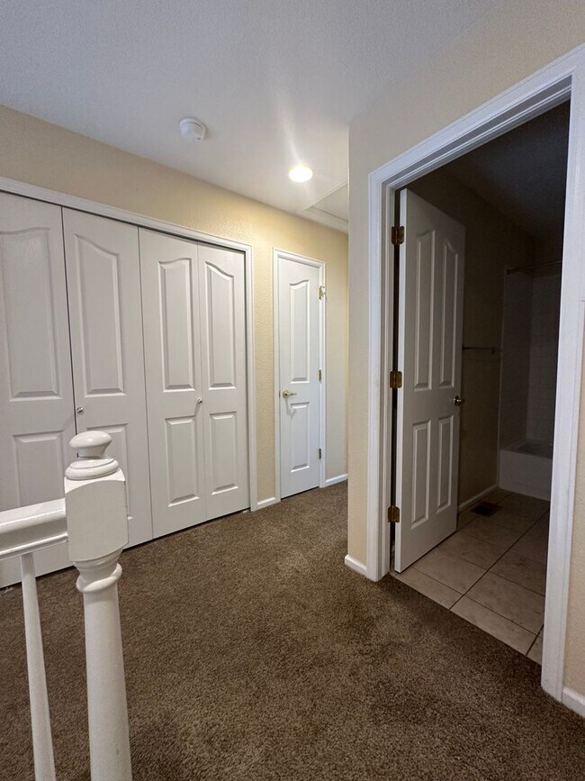 Building Photo - Beautiful 2BD/2.5BA Lafayette Home!