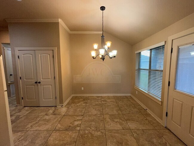 Building Photo - 3306 Lineage Loop