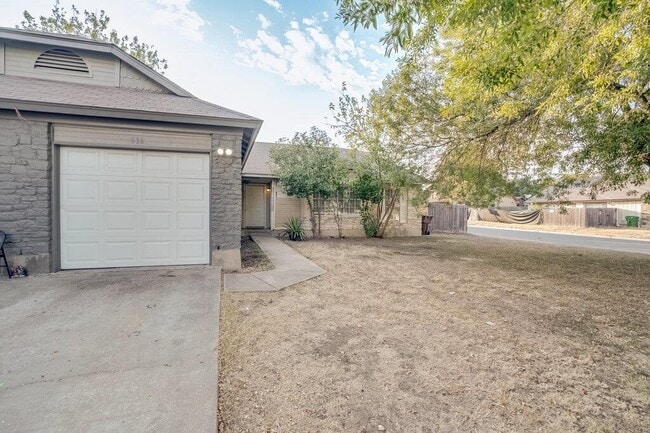 Primary Photo - 616 Greenlawn Blvd