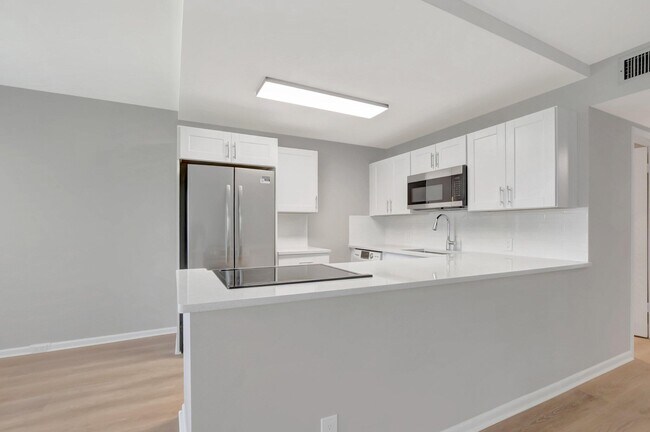 Building Photo - 296 Fanshaw H