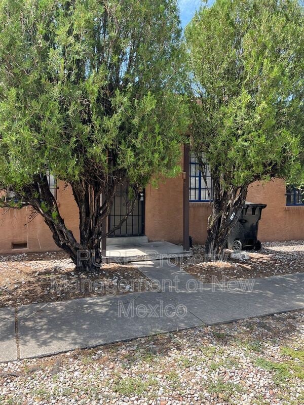 Building Photo - 124 Aliso Dr NE
