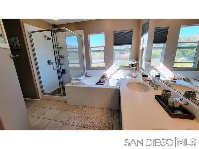 Building Photo - 2476 Fallbrook Pl