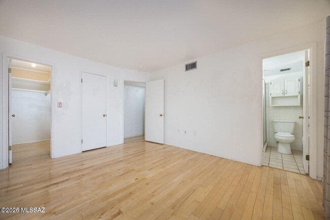 Building Photo - 390 N Silverbell Rd