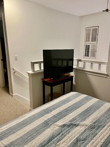 Building Photo - 1623 Old Pond Ln