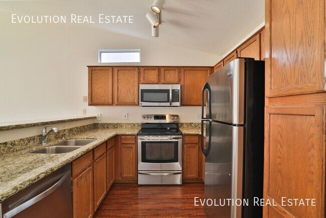 Building Photo - 3226 E Sequoia Dr