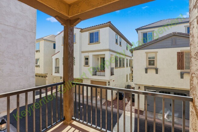 Building Photo - Modern Gilbert Lakeview Townhome in The La...