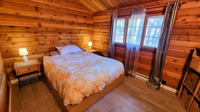 Building Photo - Delightful Log Home in the Trees - 2 Bed 1 Bath