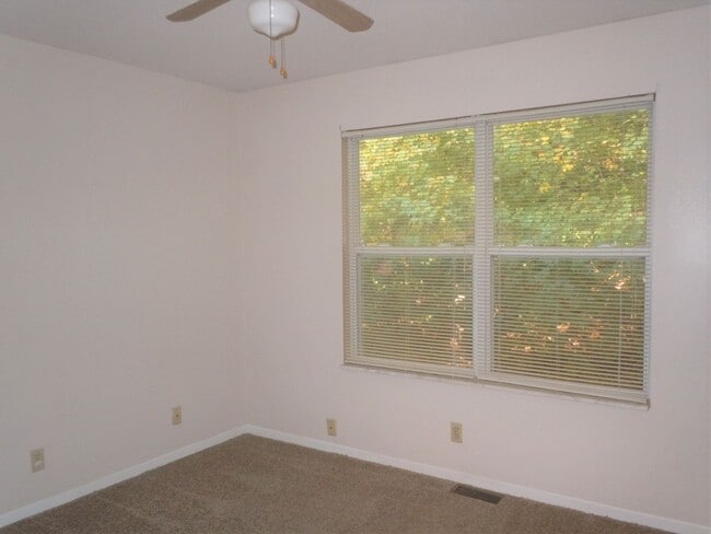 Building Photo - Two Bedroom Duplex with Modern Kitchen, 1 1/2 Baths and Garage!