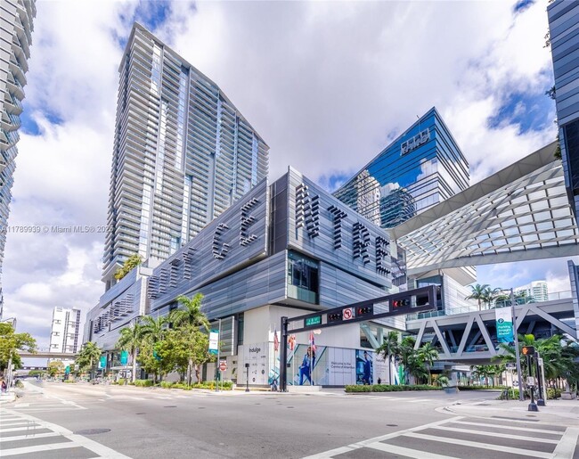 Building Photo - 801 S Miami Ave