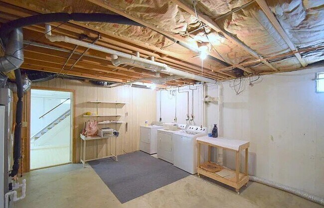 Building Photo - 614 Stivers Rd