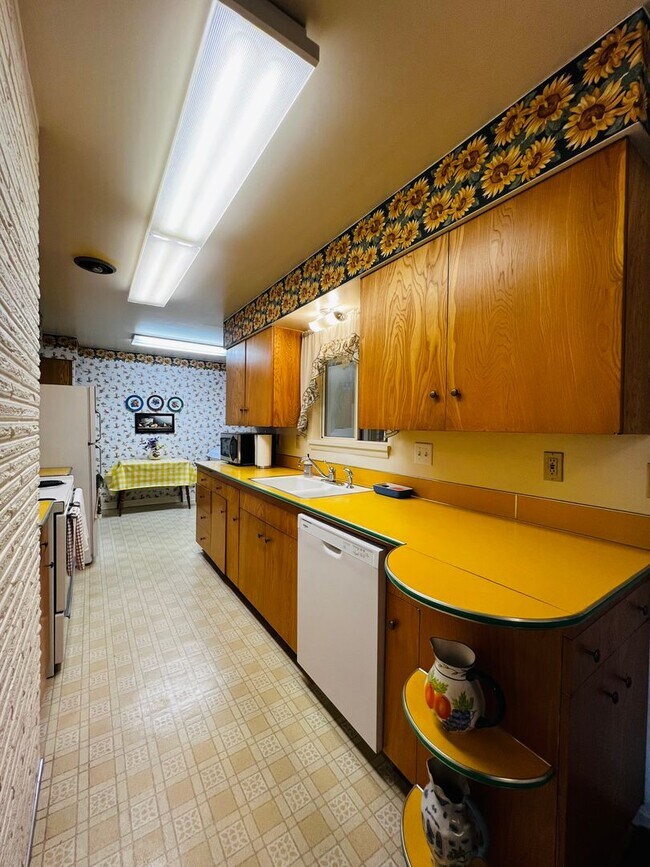 Building Photo - Non-Refundable & Security Deposit Total: $...
