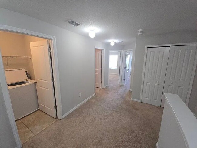 Building Photo - Spacious Townhome with Pond Views | 3BR + Loft + Screened Patio