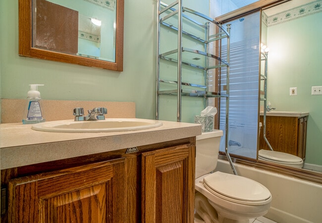 Building Photo - 256 Quassaick Ave