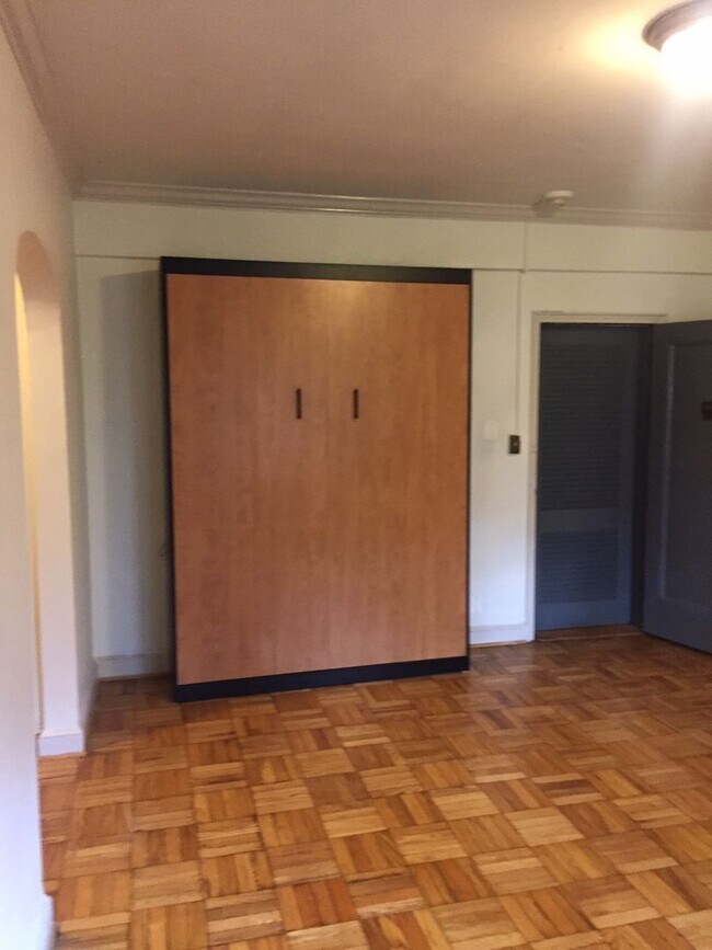 Building Photo - Great Studio in Glover Park/North Georgetown w/Murphy Bed, Walk-In Closet, Eat in Kitchen!