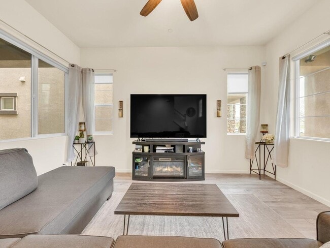 Building Photo - Beautiful 2019 Built 3 bedrooms 2.5 bath!