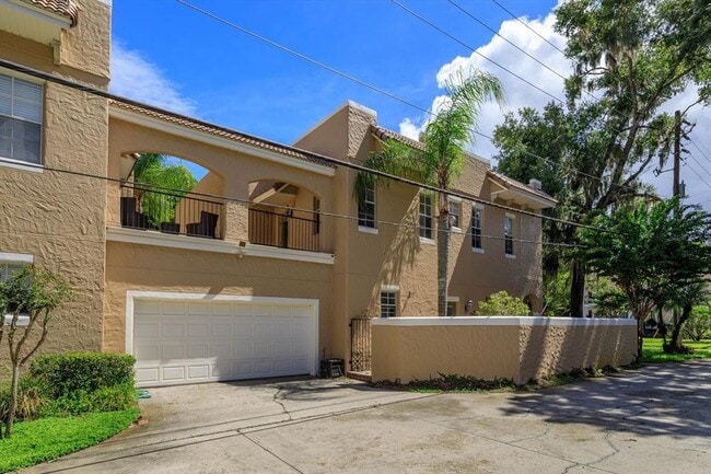Building Photo - 832 Ellwood Ave