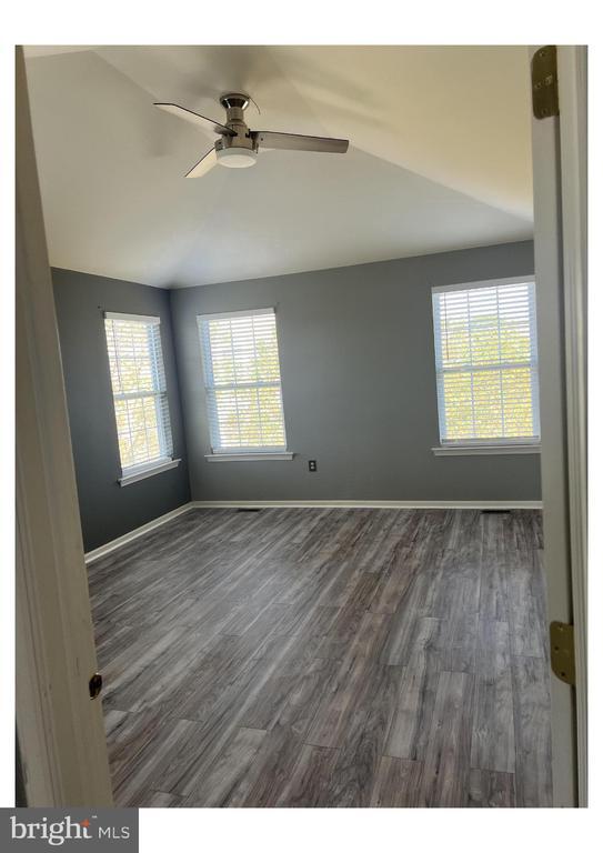 Building Photo - 1 Fieldstone Ct