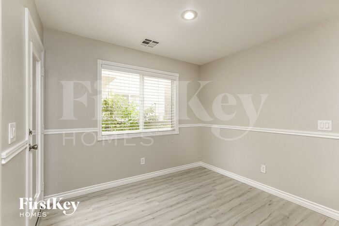 Building Photo - 7427 Margollini St