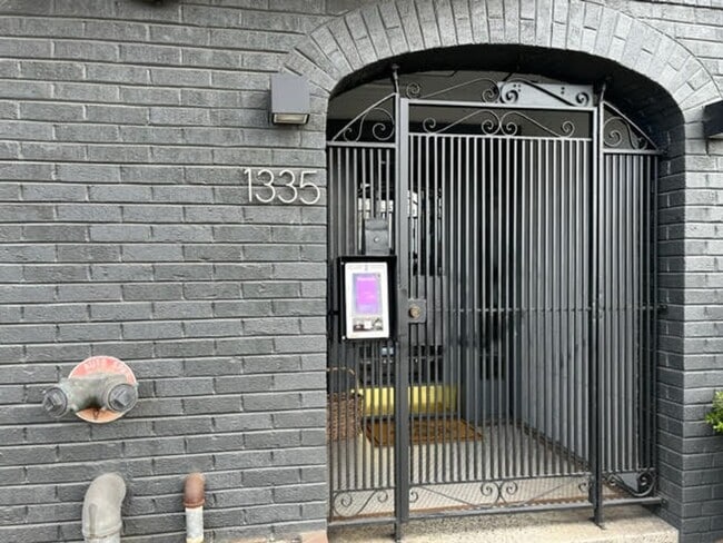 Building Photo - Recently Constructed, Fully Detached, Garden Unit, Utilities Included**