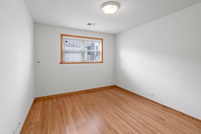 Building Photo - 2112 W Armitage Ave