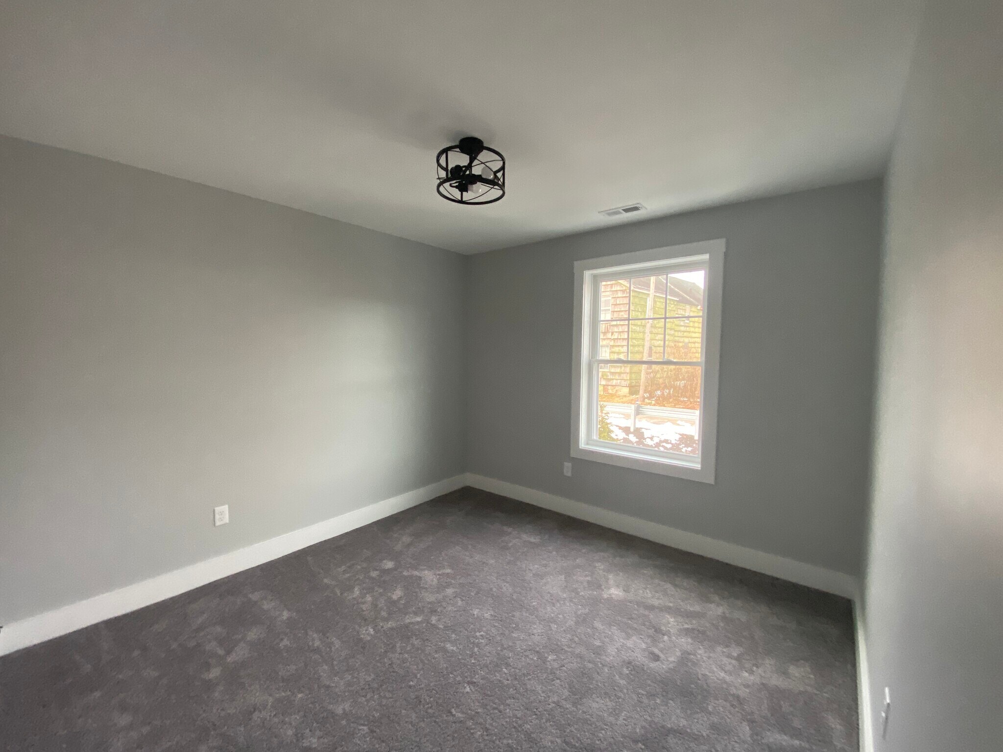 Building Photo - 32 Main St