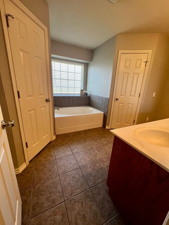 Building Photo - Wonderful Rental Home in Sycamore Creek!