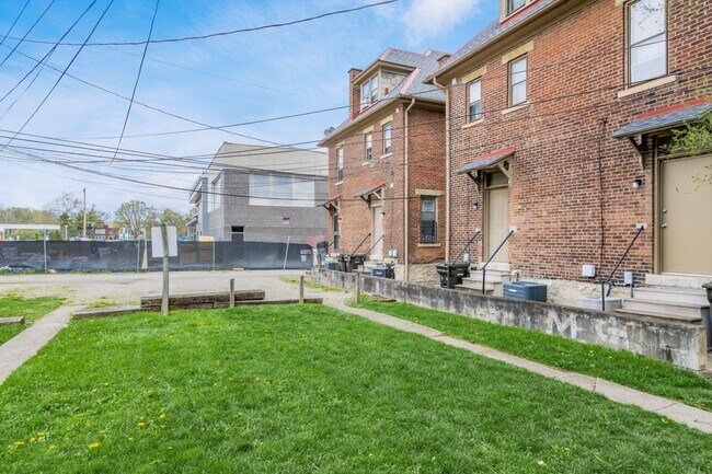 Building Photo - 848 Oak St