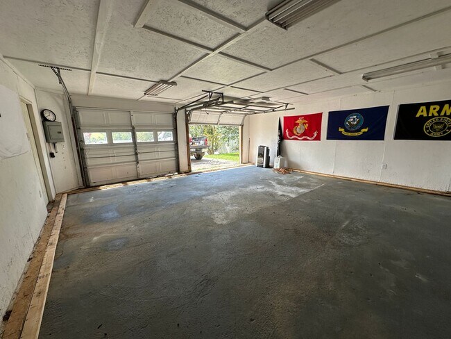 Building Photo - 955 Beaver Dr NW