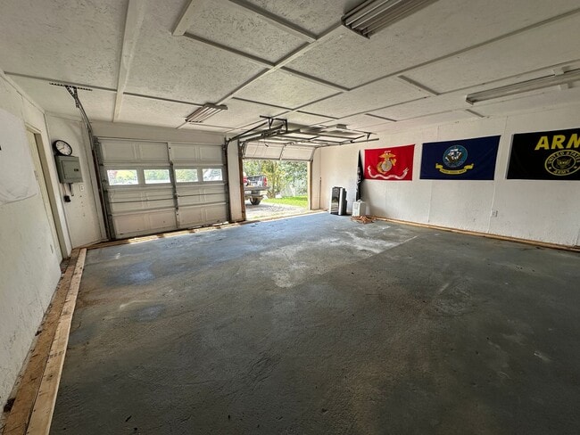Building Photo - Nice Doublewide with Fenced in Yard