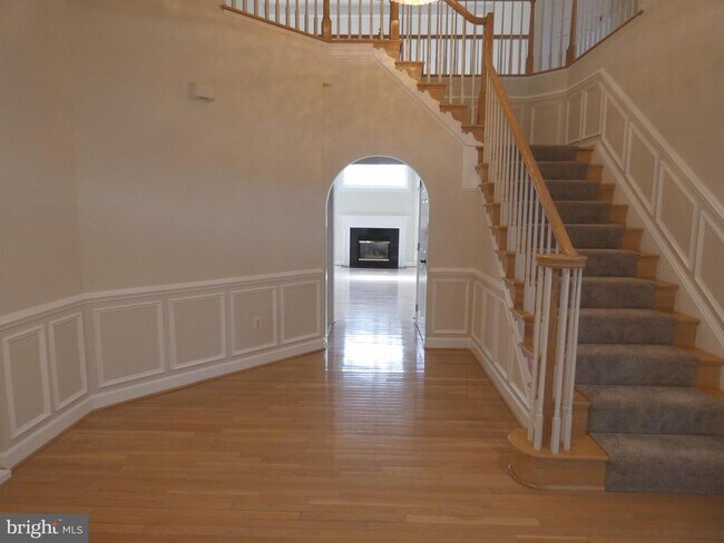 Building Photo - 6422 Lake Meadow Dr