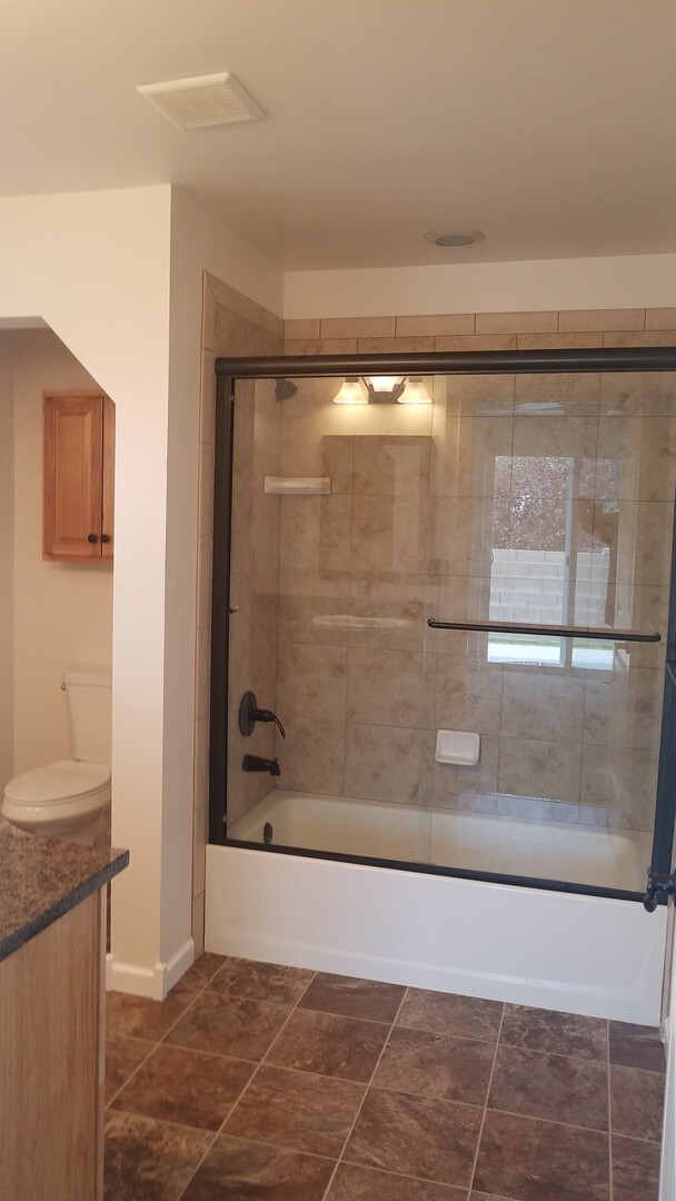 Building Photo - Radiant lake - 3 Bedroom Home