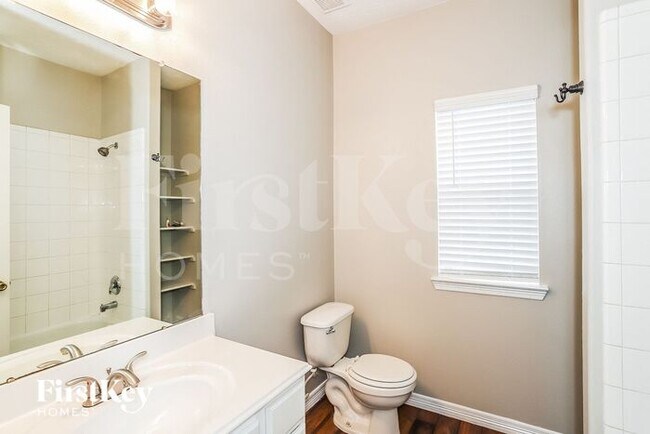 Building Photo - 28607 Hidden Lake W