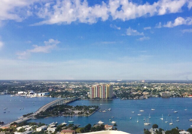 Building Photo - 3000 N Ocean Dr