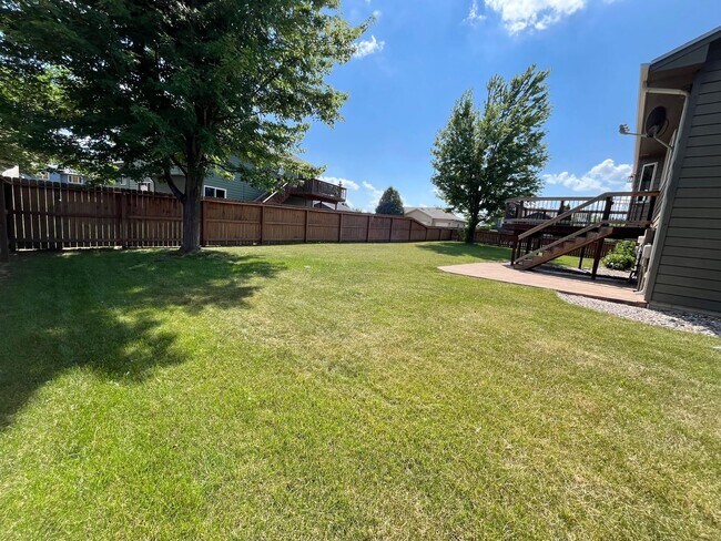 Building Photo - Stunning 4 Bed/2 Bath with 3 Car Garage and Fenced in Yard!