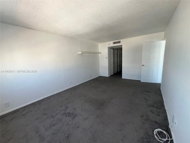 Building Photo - 6770 Indian Creek Dr