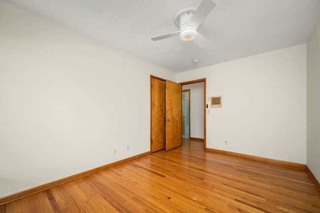 Building Photo - 902 Whitehall Rd