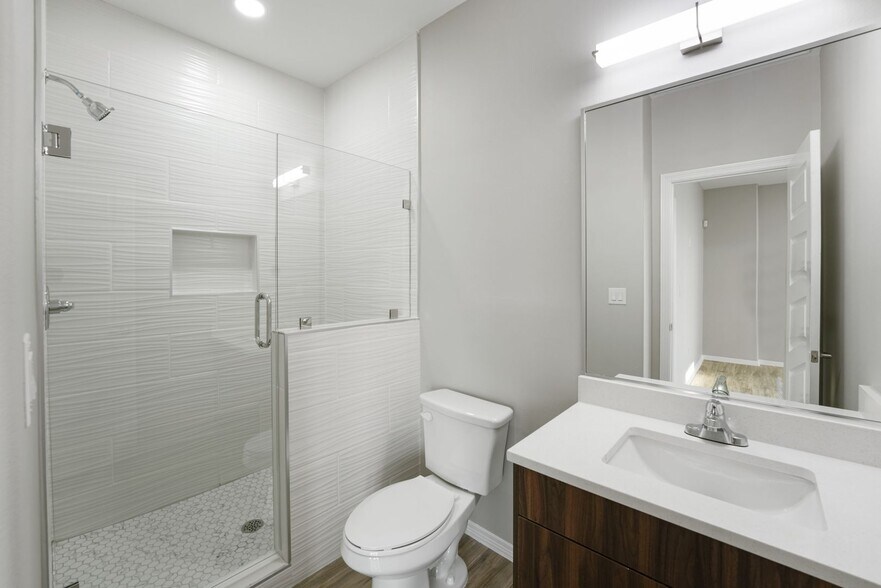 Building Photo - 4117 Walnut Ave