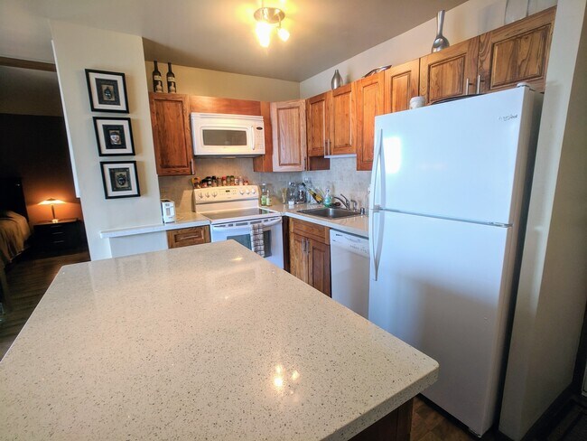 Building Photo - PAVILION AT WAIKIKI FULLY FURNISHED 1BD/1BA/1PK CENTRAL AC