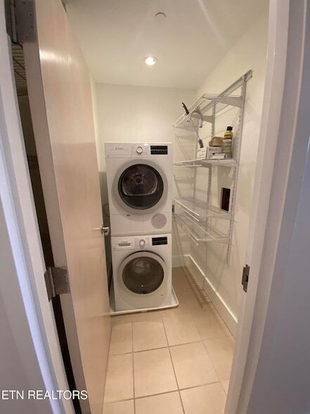 Building Photo - 106 W Summit Hill Dr SW