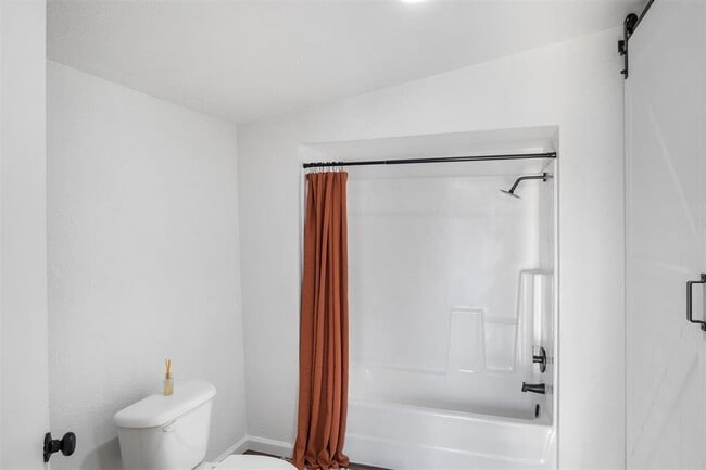 Building Photo - 212 W Rosa St