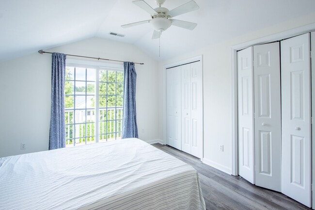 Building Photo - For Rent – Beautifully Updated Townhome in Gull Point a Waterfront Community