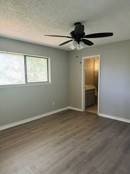 Building Photo - 308 Christie Ct
