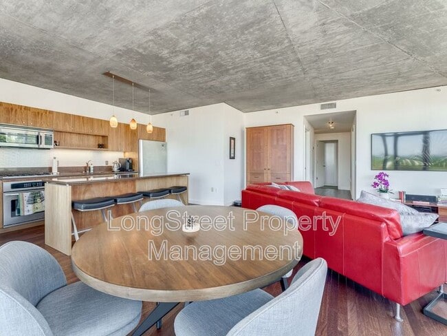 Building Photo - 1926 W Burnside St