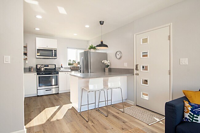 Building Photo - Beautiful 2 beds 1 bath apartment in Point Loma